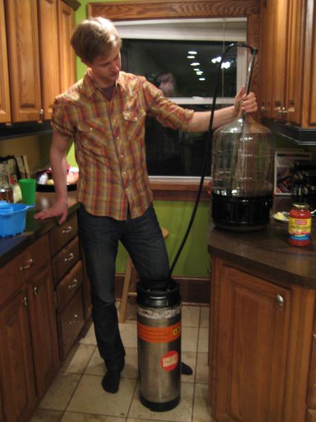David kegging home brew 'Oil Slick Oatmeal Stout'